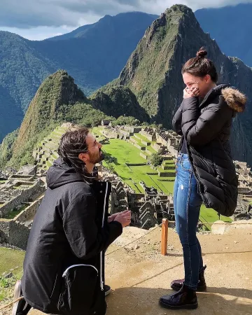 Барабанистът на Slipknot се сгодява на Мачу Пикчу