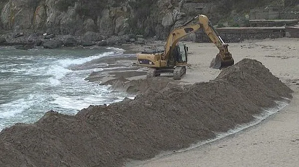 "Китайската стена" в Созопол  с пясък от морето