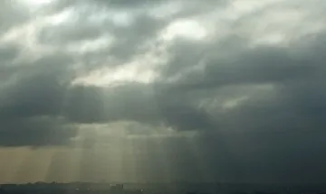 Съботата идва с  облаци, носи сняг