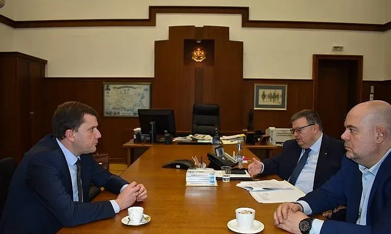 Кметът на Перник на среща с Цацаров и Гешев