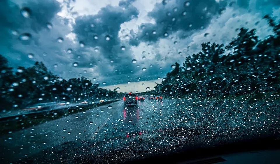 Облаци и дъжд ни тормозят в петък