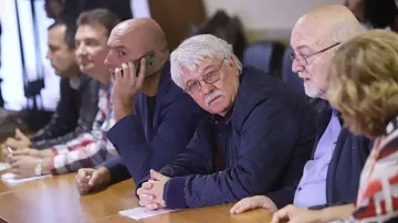 Протест, въпреки решението за болничните