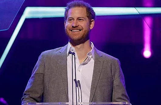 Принц Хари се разписа преди ваканцията