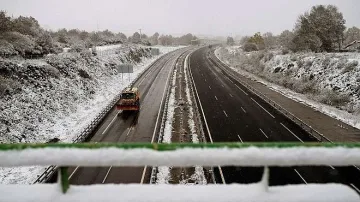 Сняг блокира Испания (СНИМКИ)