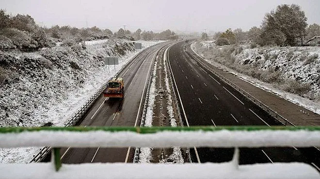 Сняг блокира Испания (СНИМКИ)