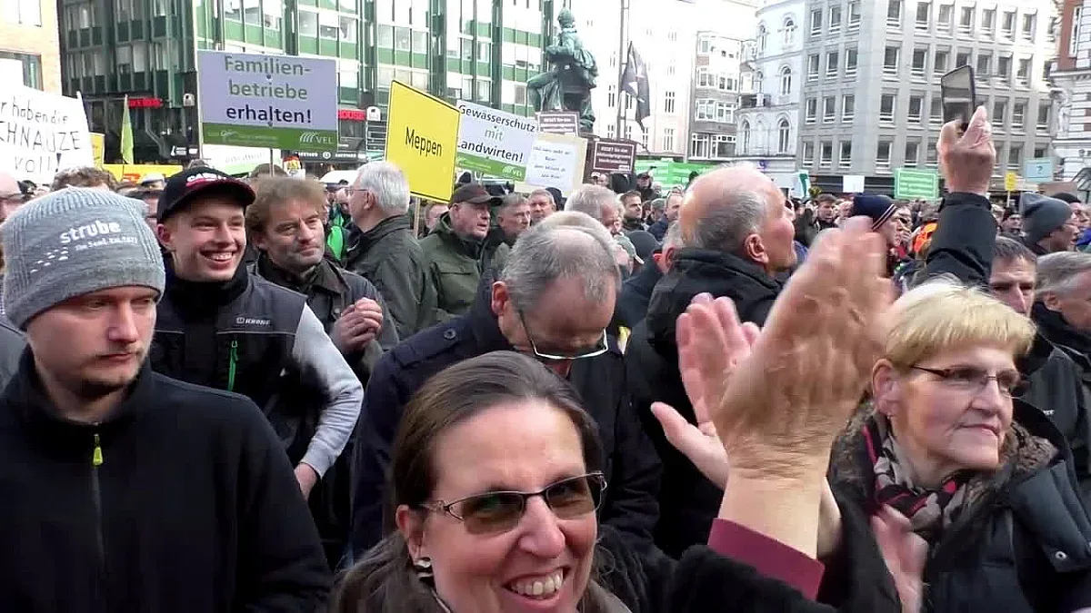 4000 трактора блокираха центъра на Хамбург