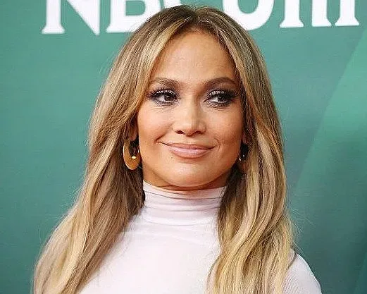 Режисьор искал да види гърдите на Джей Ло