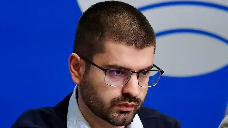 Виктор Блъсков: Пеевски печели фенове