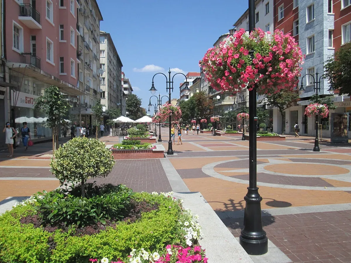 Продължава ръстът на наемите по бул. Витоша