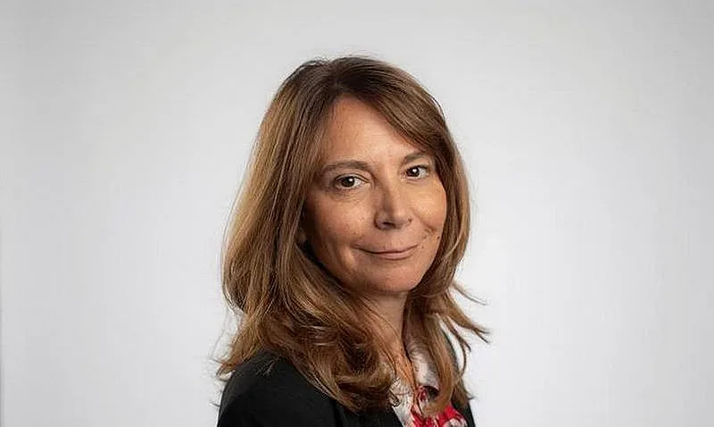 Жена поема за първи път Файненшъл таймс