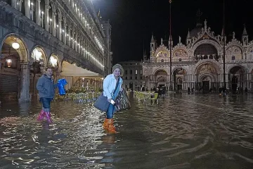 Площад "Сан Марко" във Венеция е под вода
