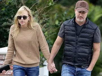 Ана Фарис се сгоди