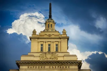 Депутатите обсъждат парите за пенсии и здраве