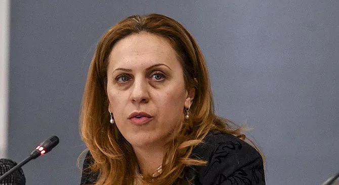 Марияна Николова: По-лесни визи за работници отвън