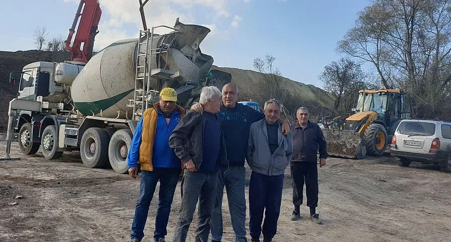 Премиерът навести "приятели" по магистрала Хемус