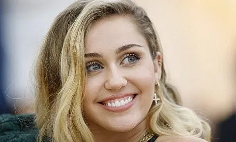 Оперираха Майли Сайръс