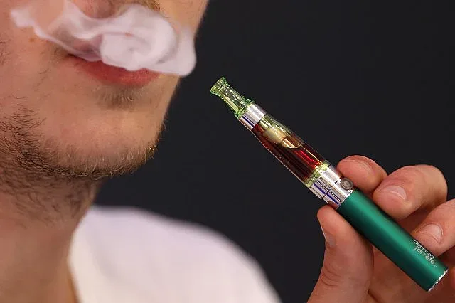 Забраниха електронните цигари за малолетни