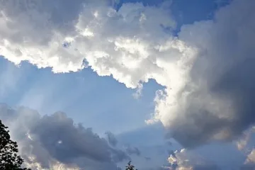 Предимно облачна, но топла неделя