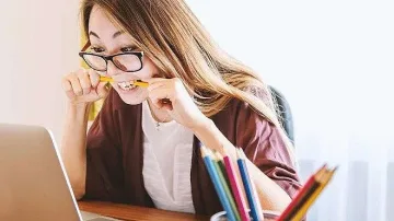 Японките на работа само с лещи