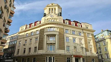Измамите на прехода: От листче за 2 лв. до милиарди в КТБ