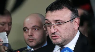 МВР министърът също скастри президента за Гешев