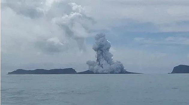 Вулкан потопи остров и създаде нов на Тонга