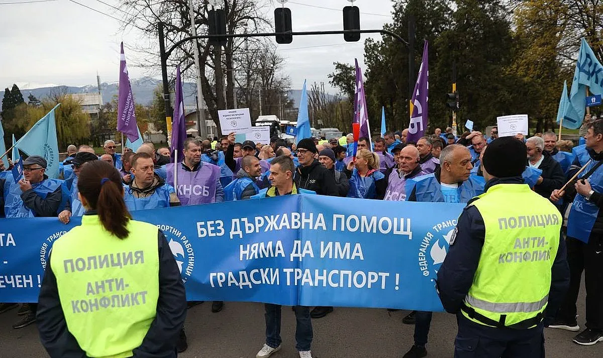 Блокираха най-натовареното кръстовище в България, тапата е ужасна