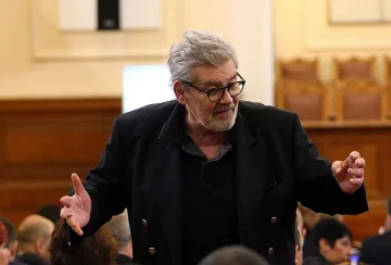 Стефан Данаилов остава в тежко състояние