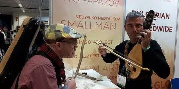 Гъдулар от Разград свири на Световно изложение по етномузика