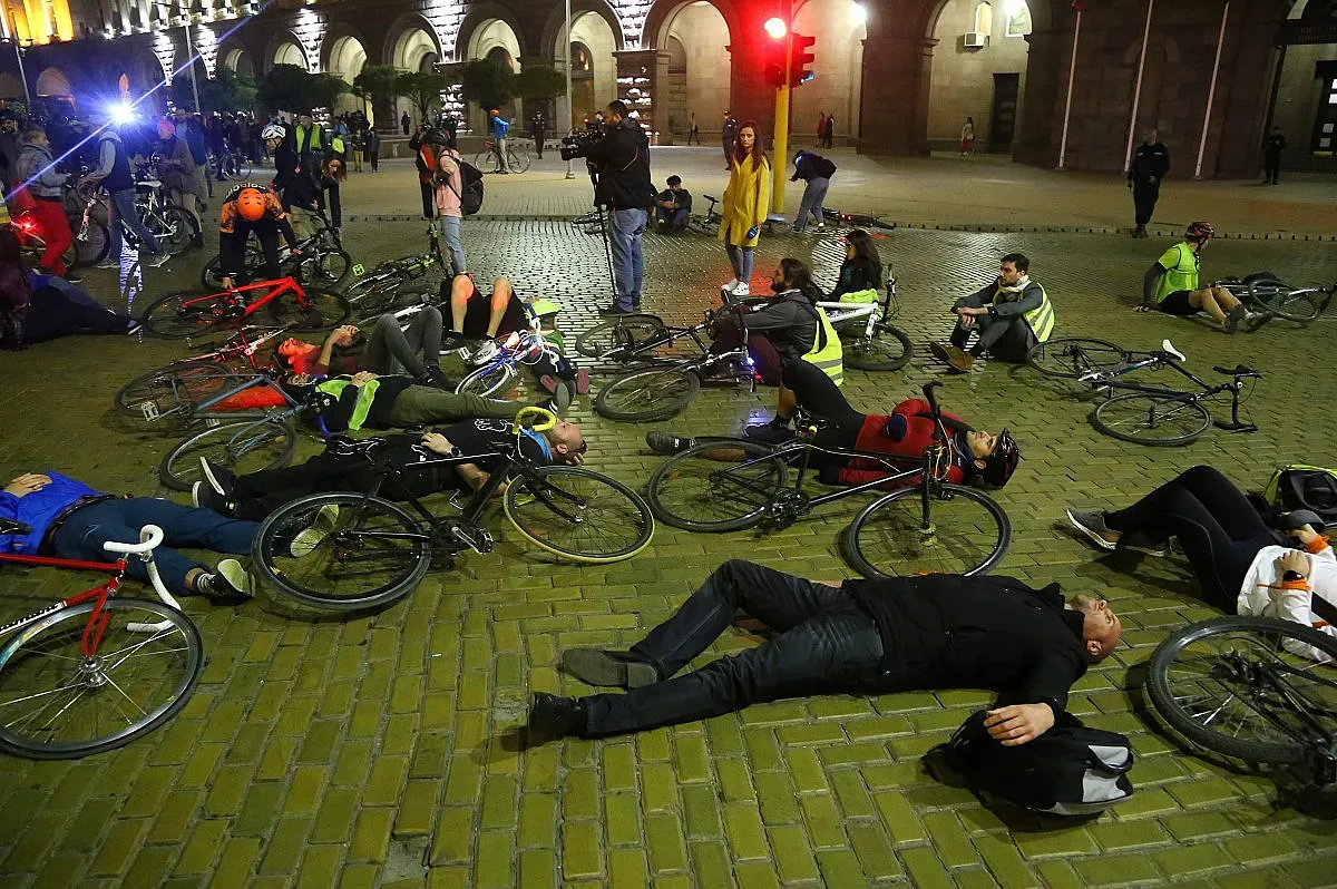 Велосипедисти протестираха пред МС