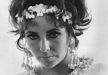 Рейчъл Уайз ще играе Елизабет Тейлър