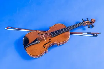 Англичанин забрави 310-годишна цигулка във влака
