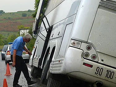 Пламна автобус, превозващ ученици