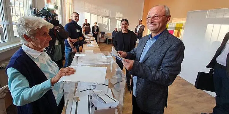 Доган гласува първи /ОБЗОР/