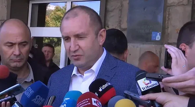 Радев: Няма да действам под натиск за Гешев