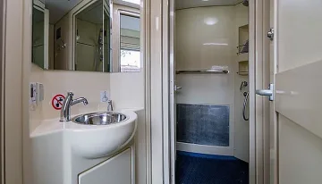 Влакове в Русия с душ кабина в купето