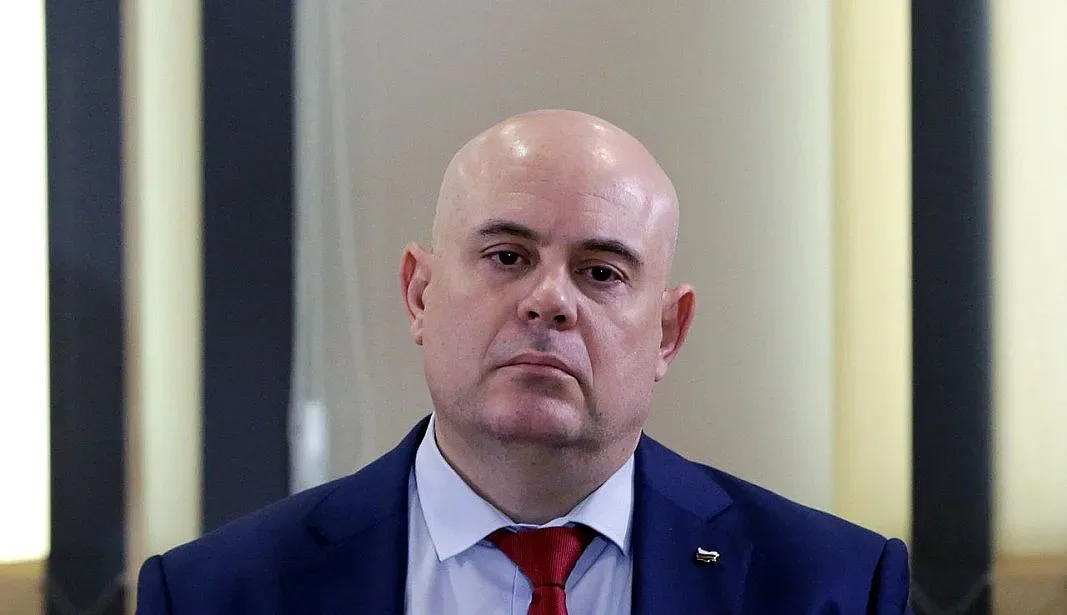 За малко да вкарат Гешев в семеен проблем