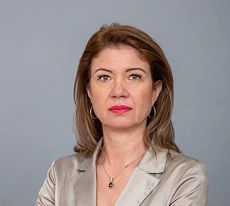Ра­ди­на Бан­ко­ва с енер­гия за въз­раж­да­не на Ло­веч