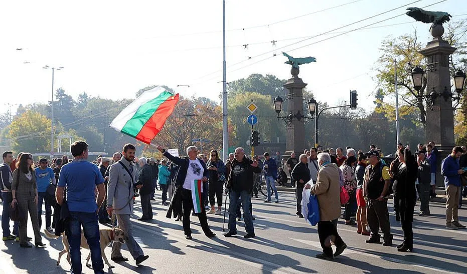 ВСС препитва Гешев, жени се бият на протеста