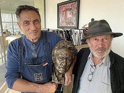 Берковица с бюст на Йордан Радичков