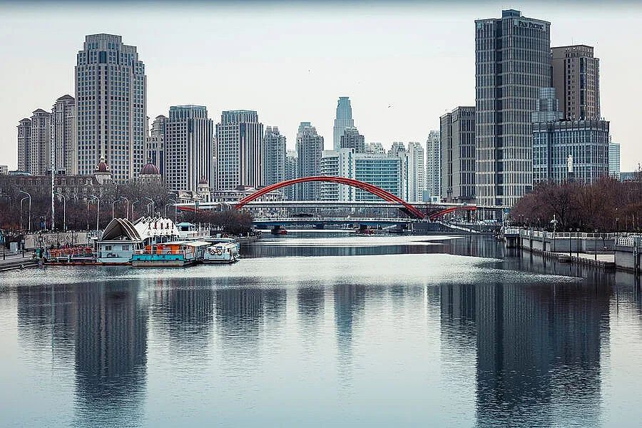 Предупредиха китайците под 50 кг да не излизат навън. Причината