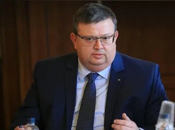 Цацаров: Ако Панов се чувства давещ се, аз - не