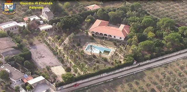 Конфискуваха луксозна вила на "краля на бетона"