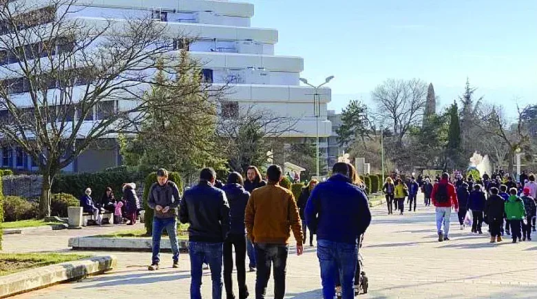Наш курорт пълен с гърци, но били много стиснати
