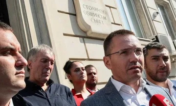 Джамбазки ще затваря общежития в Ов. купел, В. рампа и Враждебна