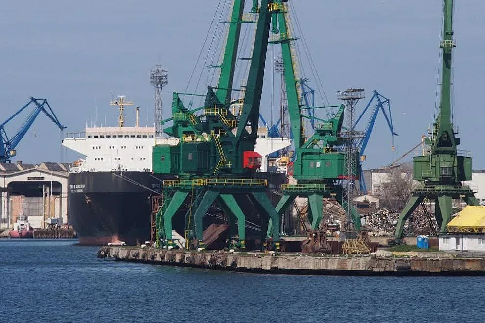 Кораб-чудо акостира във Варна. Какво донесе?