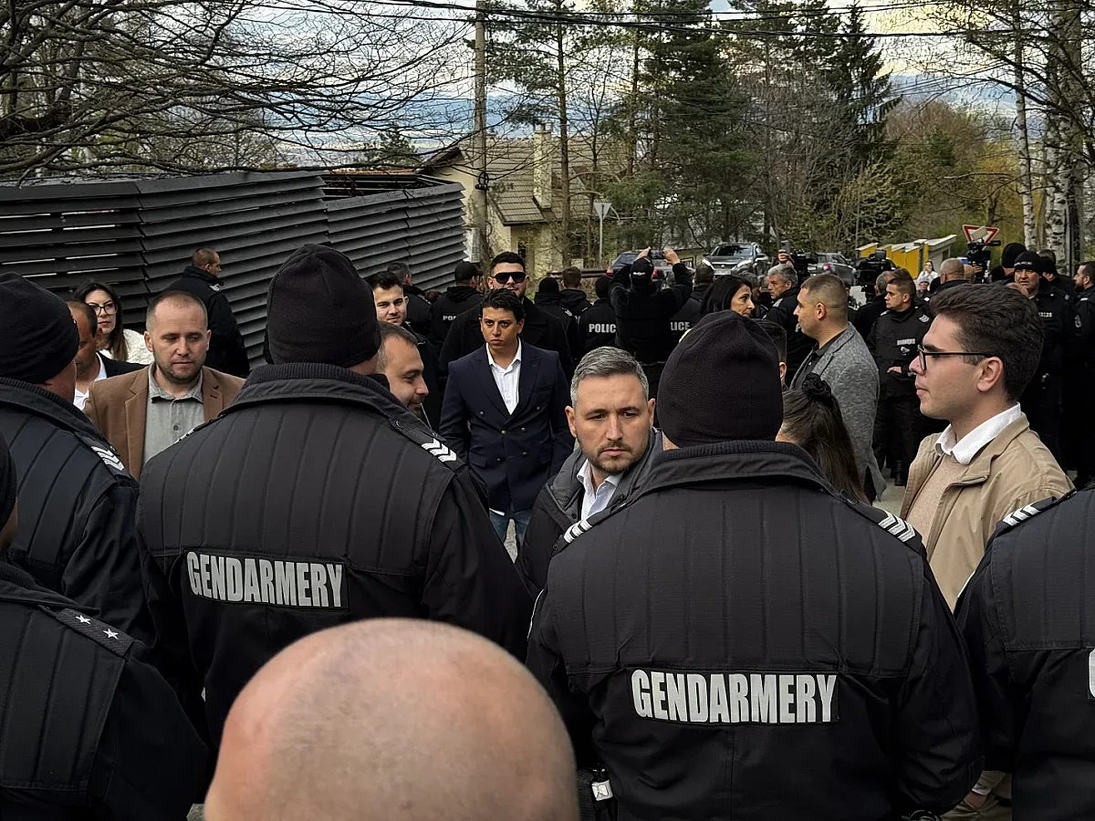 Доган и дерибеите му нахлуха в частен имот. Безчинстват