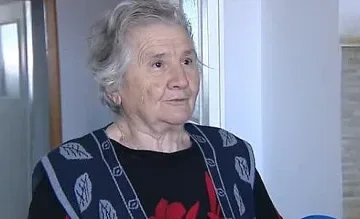 „Голямо бебе“ тормози баба си