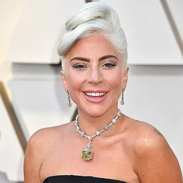 Лейди Гага отново е на пазара за моми