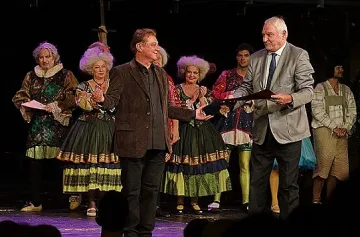 900 на крака пред Михаил Петров